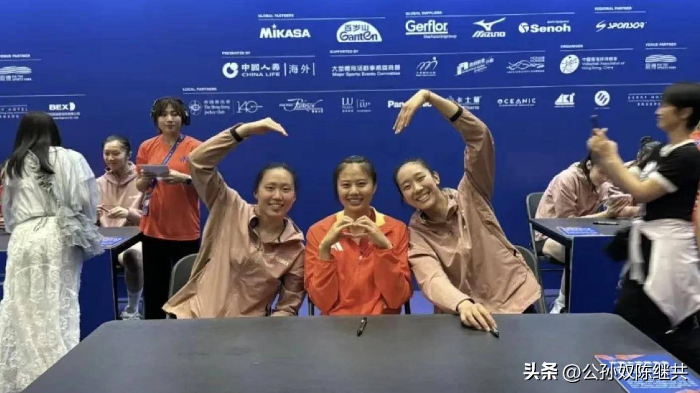 电竞国家队回归首秀大放异彩，中国女排主场球迷高呼名字
