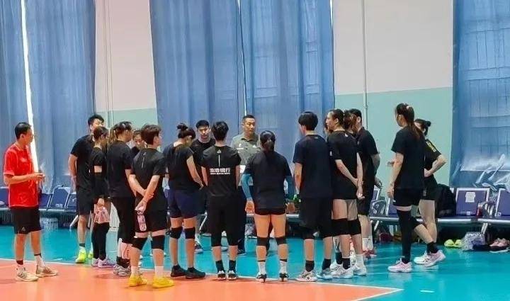 IM电竞下载官方版-萨拉赫在掘金比赛中出色发挥，重返赛场引发热议！